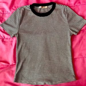 this is a brand new shirt i would like to sell to anyone who’s interested